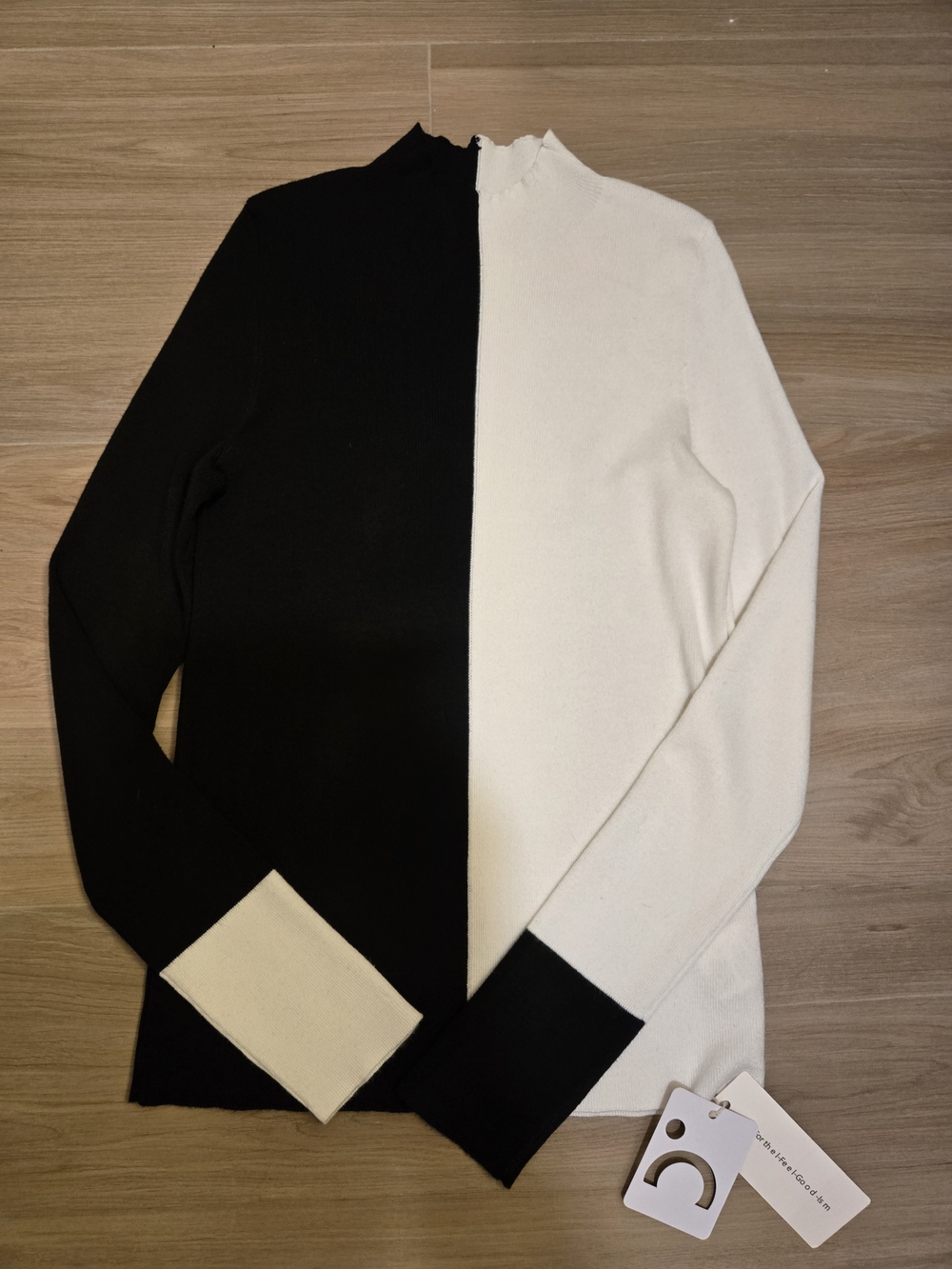 NWT Commense Black and White Split Turtleneck Sweater